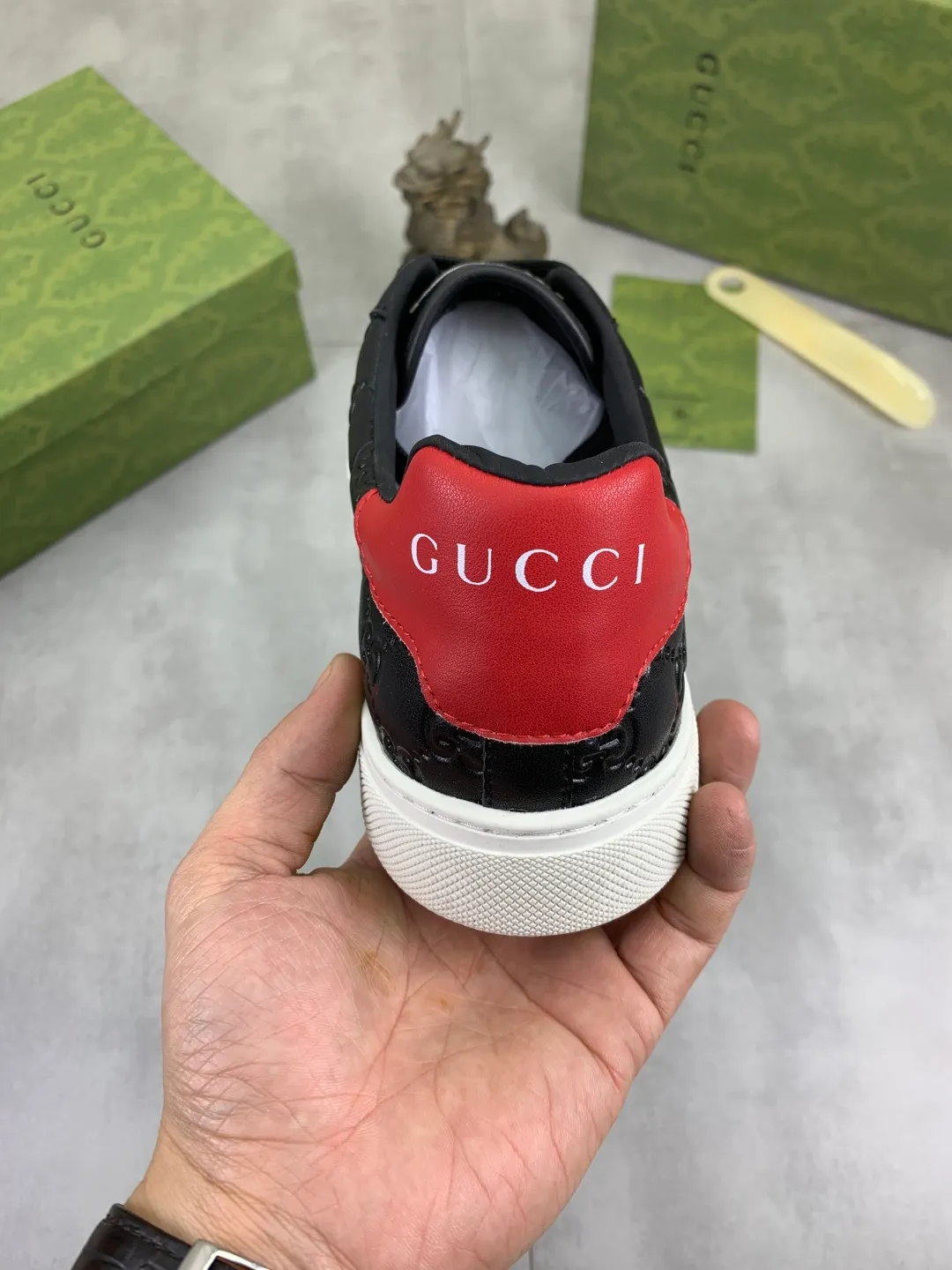 Men's Men's Shoes P420 💰[New Style] 🆘 The latest model from Gucci's official website🎁Classic casual and fashionable men's shoes👟Hot style💥Simple and elegant style, exclusive for trendy men. Unique latest brand elements from the official website👑Gucci original decoration, fashionable and generous, made of original soft calfskin fabric➕Comfortable soft sheepskin lining ✅The official website specifies wear-resistant rubber outsole_full of elasticity, classic model taken in real life🎬Color: 2️⃣colors available😍Number: 38-44